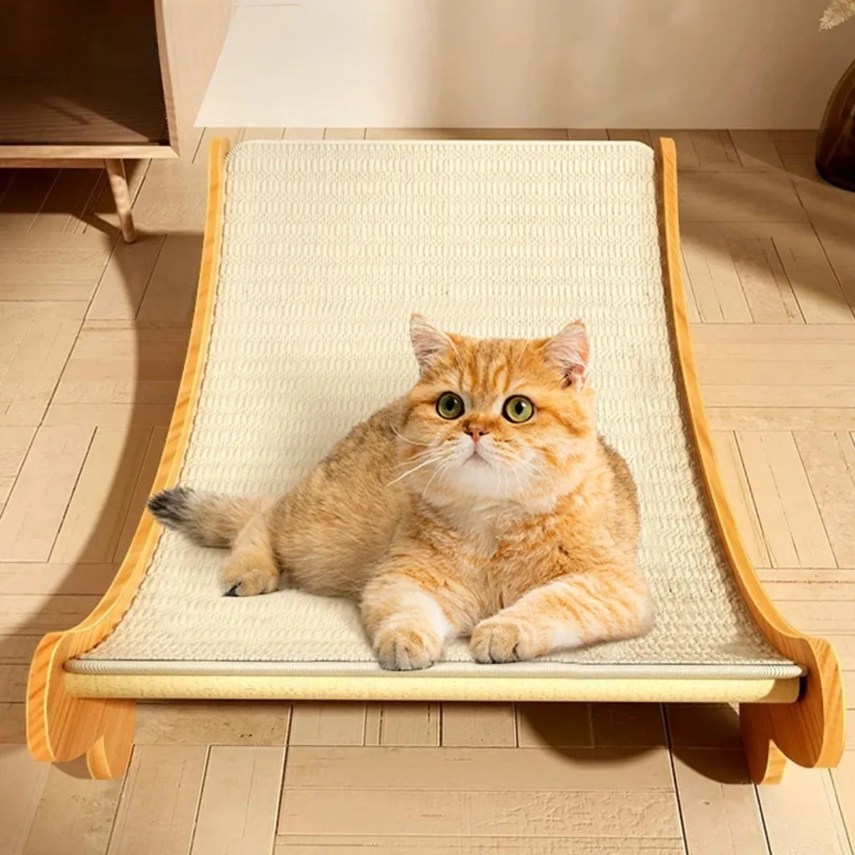 Gateira de madeira com almofadas de coçar multifunções para gatos.